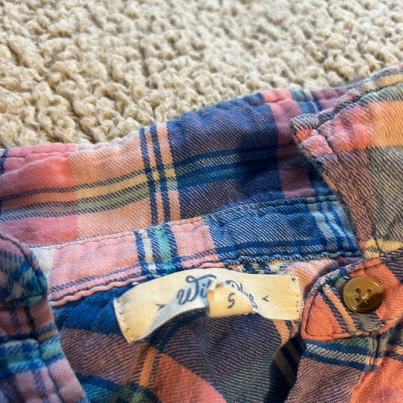 Women’s Wild Blue button down - Picture 2 of 2